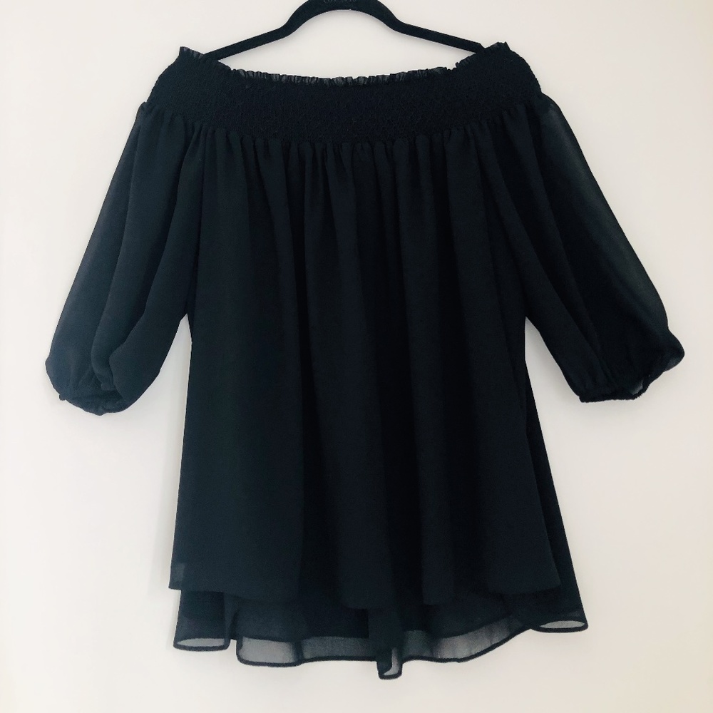 black 3/4 sleeve off the shoulder top / size s